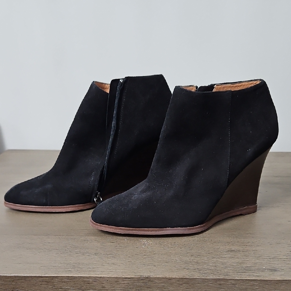 Halogen Black Suede Wedge Booties